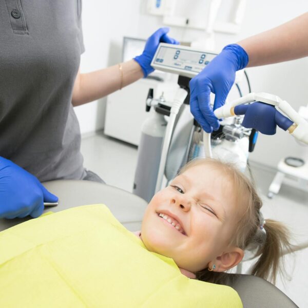 dziecko u dentysty